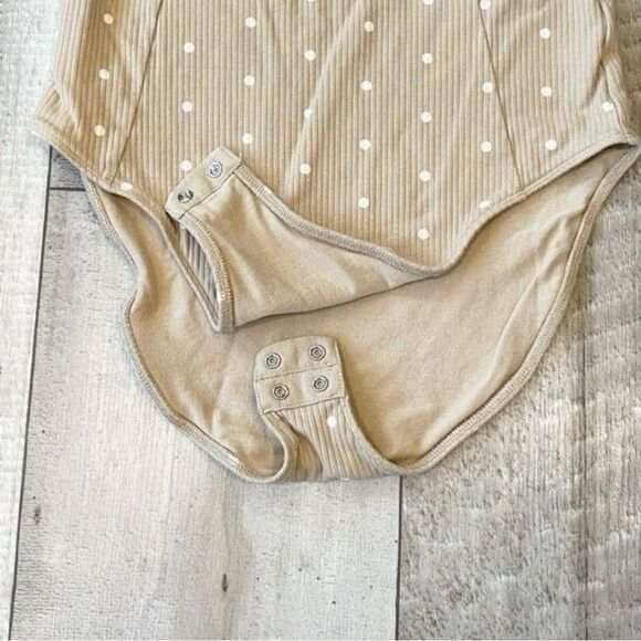 Old Navy Polka Dot Tie-Shoulder V-Neck Rib-Knit Bodysuit - Picture 4 of 6